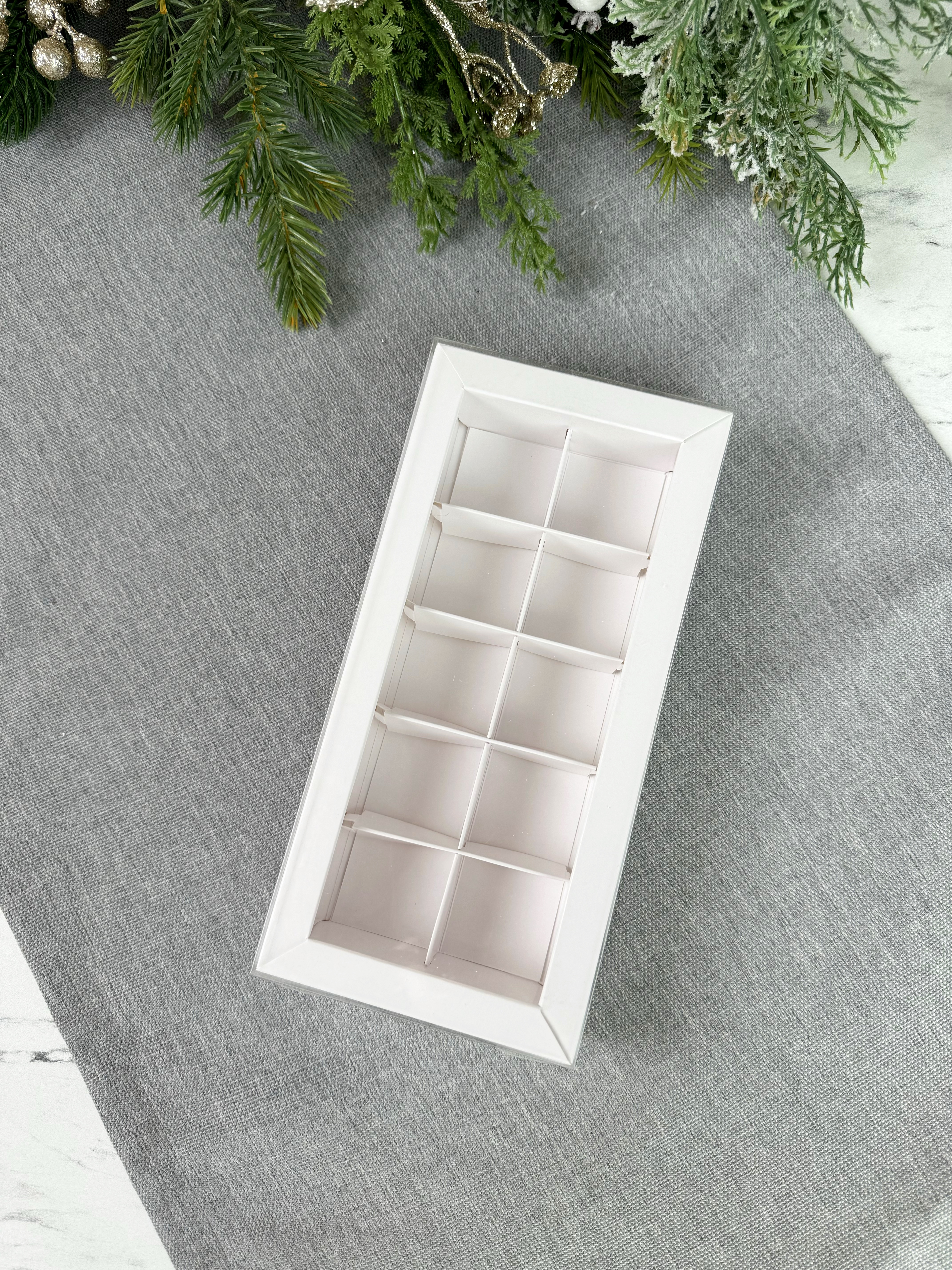 Коробка под 12 конфет с тонкими разделителями, белый — изображение 4